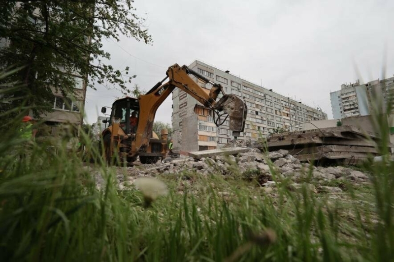 До кінця року обіцяють завершити повну відбудову будинку на Запорізькій, що постраждав через ракетну атаку, - ФОТО
