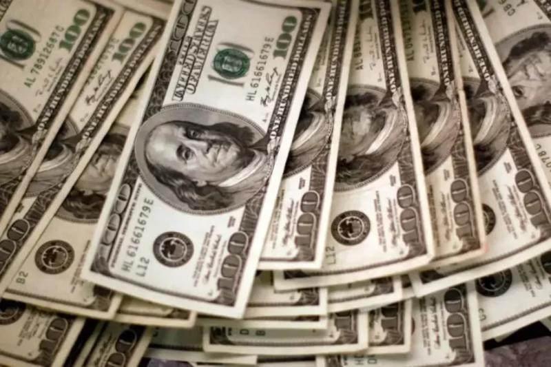 "Долар перевищить 50 гривень": коли очікувати заявленої вартості валюти, ситуація в обмінниках загострюється