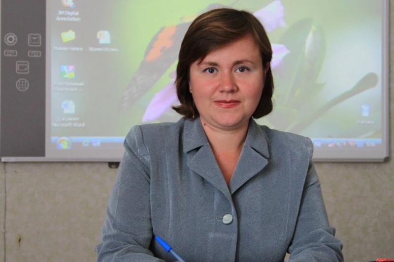 "Незламний учитель": педагогиня з Волновахи стала лавреаткою премії "Ранкові зорі"