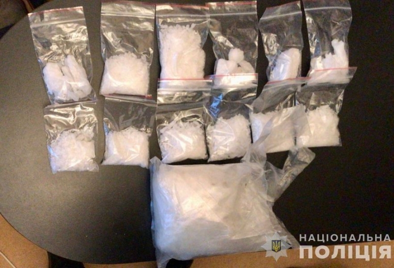 Поліція Закарпаття заблокувала міжнародний канал торгівлі наркотиками зі щомісячним доходом понад 13,5 млн грн. Затримали 10 зловмисників
