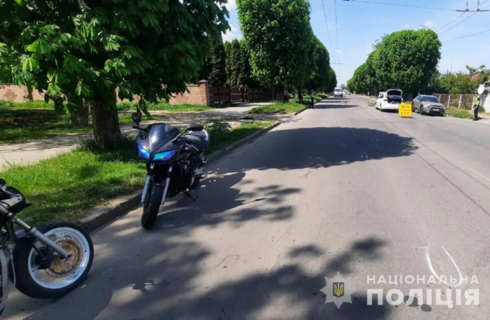 У Луцьку мотоцикліст збив велосипедиста: постраждалий в реанімації