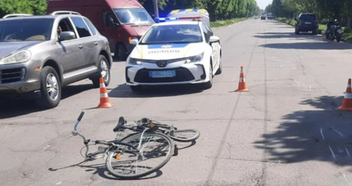 У Луцьку мотоцикліст збив велосипедиста: постраждалий в реанімації