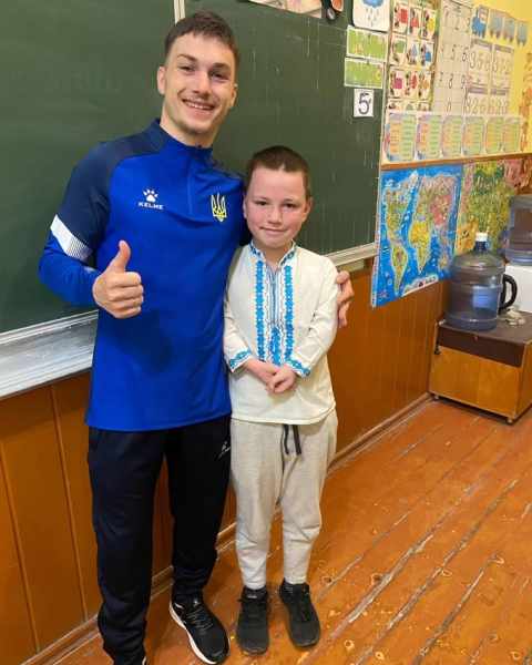 Срібний призер чемпіонату світу з лижної акробатики завітав до рідної школи