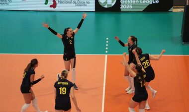 ВІДЕО. Гімн не ввімкнули &ndash; українки заспівали самі та розгромили суперниць