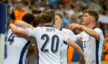 ВІДЕО. Програвати треба вміти. Гравці Іспанії U21 побилися із англійцями