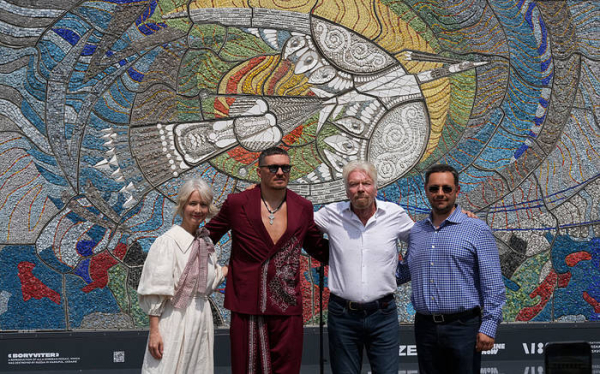 Відновлена мозаїка Алли Горської була презентована Усиком у Лондоні