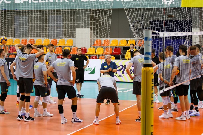 Рауль ЛОСАНО: &laquo;Захищати Батьківщину м&rsquo;ячем чи в окопі &ndash; обов&rsquo;язок&raquo;