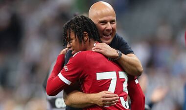 ВІДЕО. Бігав по студії. Реакція легенди Ліверпуля на перемогу над Ньюкаслом