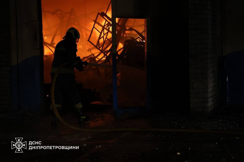 Рятувальники показали наслідки атаки на Дніпро
