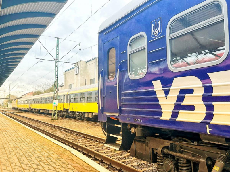 "Укрзалізниця" повідомила про незначні затримки поїздів через відключення світла