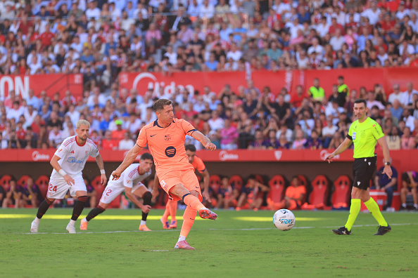 ВІДЕО. Як Левандовськи не реалізував пенальті у матчі Севілья &ndash; Барселона