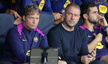 ВІДЕО. Як відомий співак з легендою Барси дивився Ель-Класіко в пабі