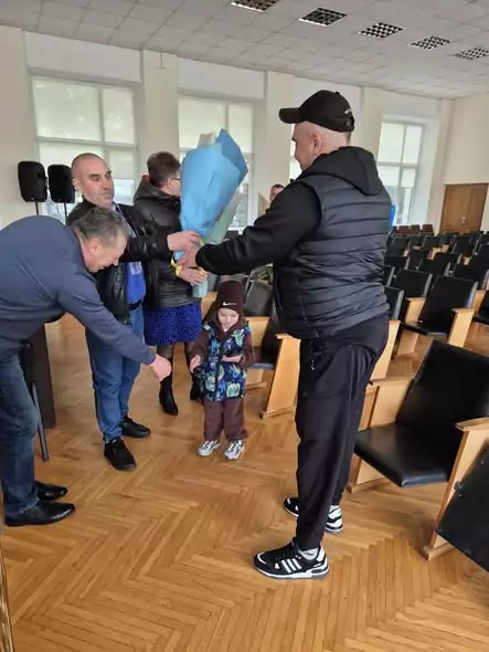 У Гребінці ветерану війни Сергію Гладишку передали нагороду міністра оборони України