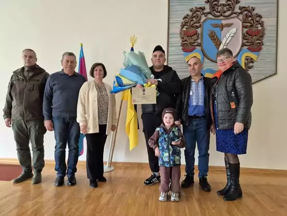 У Гребінці ветерану війни Сергію Гладишку передали нагороду міністра оборони України