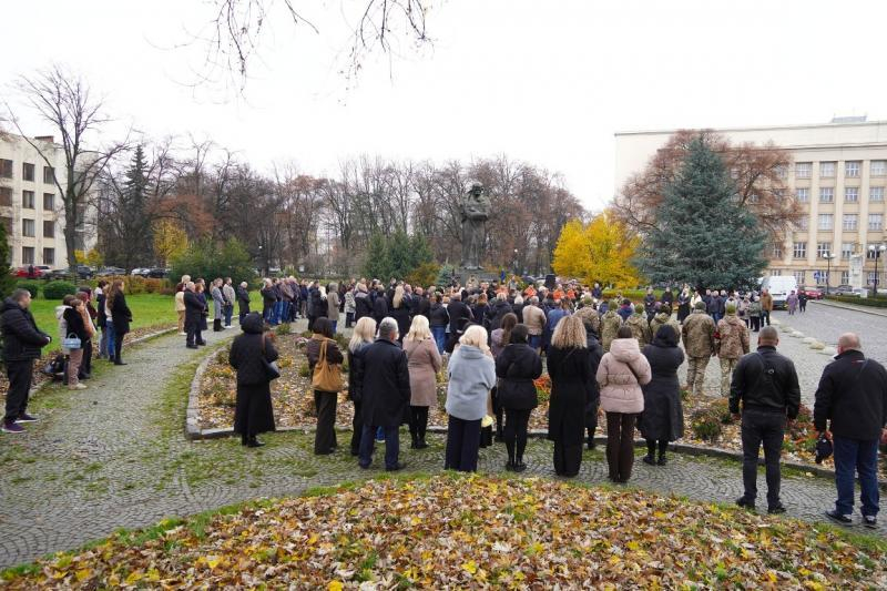 В Ужгороді сьогодні провели в останню земну дорогу 49-річного Героя Бориса Барча