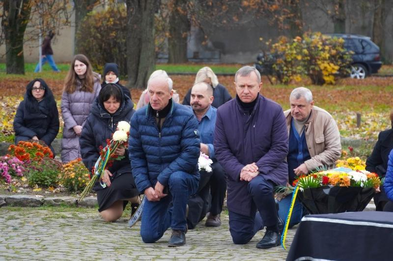 В Ужгороді сьогодні провели в останню земну дорогу 49-річного Героя Бориса Барча