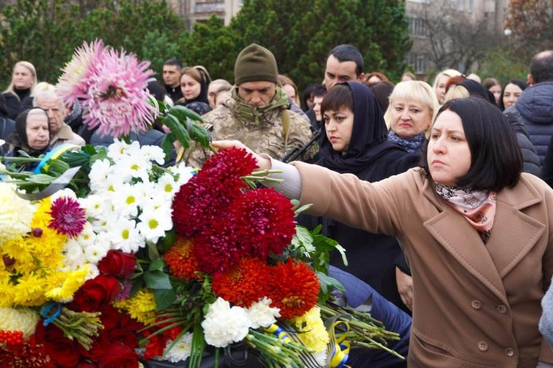 В Ужгороді сьогодні провели в останню земну дорогу 49-річного Героя Бориса Барча