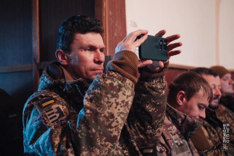 Коли Різдво приходить разом із захисниками: вертеп 26 Закарпатського полку НГУ