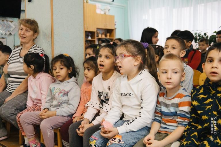 Коли Різдво приходить разом із захисниками: вертеп 26 Закарпатського полку НГУ