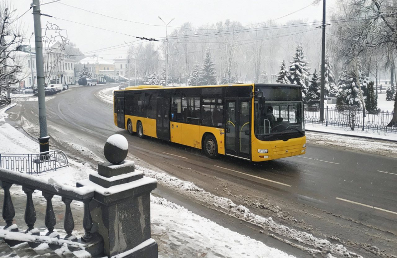 Компроміс між владою Полтави та перевізниками: 6 великогабаритних автобусів взамін тарифу 15 грн
