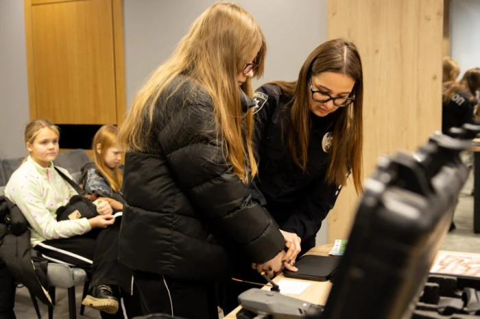 Луцьким школярам розповіли про безпеку та роботу поліції зсередини