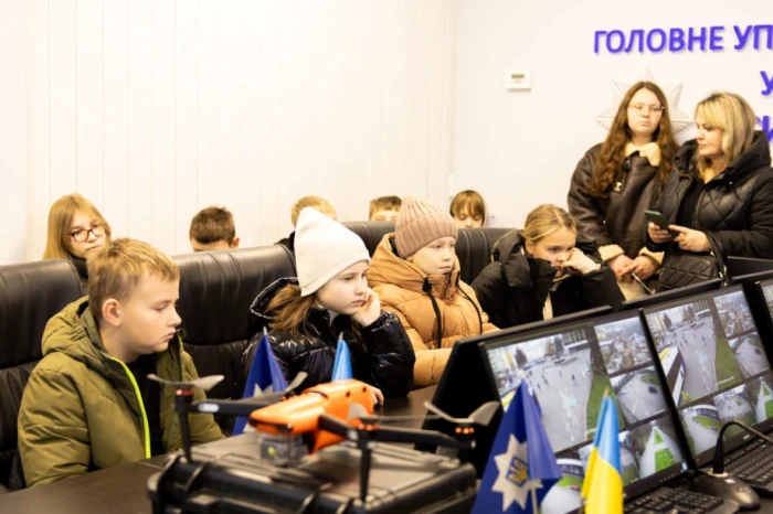 Луцьким школярам розповіли про безпеку та роботу поліції зсередини