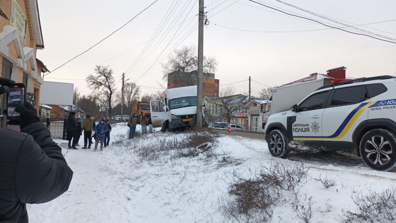 Маршрутка на&nbsp;Охтирському шляху потрапила в&nbsp;ДТП: є&nbsp;травмовані пасажири