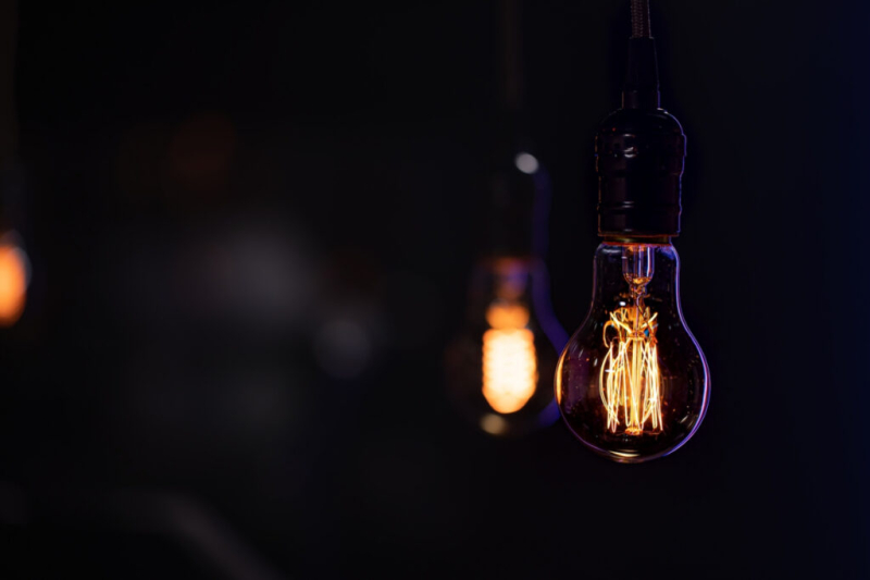 НАДІЙТЕСЯ І ЧЕКАЙТЕ: ВІДКЛЮЧЕНЬ ЕЛЕКТРОЕНЕРГІЇ УЖЕ З 24 ГРУДНЯ СТАНЕ МЕНШЕ
