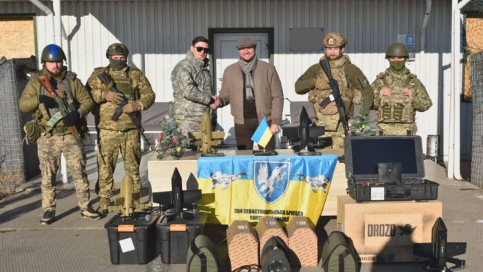 У Луцьку військовим, що відновлюються після поранень, вручили різдвяні подарунки