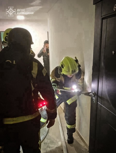 Київщина: рятувальники показали кадри ліквідації наслідків ворожого обстрілу у Білогородці