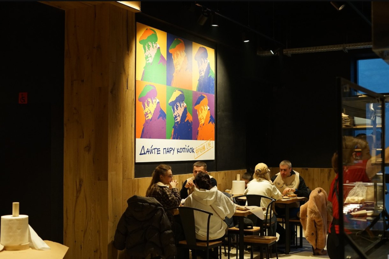 У центрі Івано-Франківська відновили легендарне кафе (ФОТО)