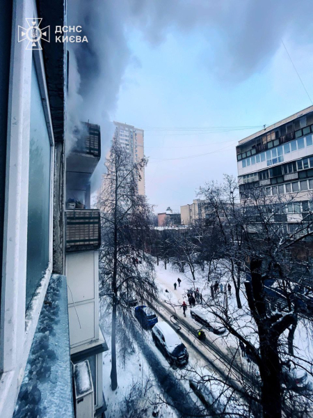 Масштабна пожежа у Києві: двоє людей загинули (фото)