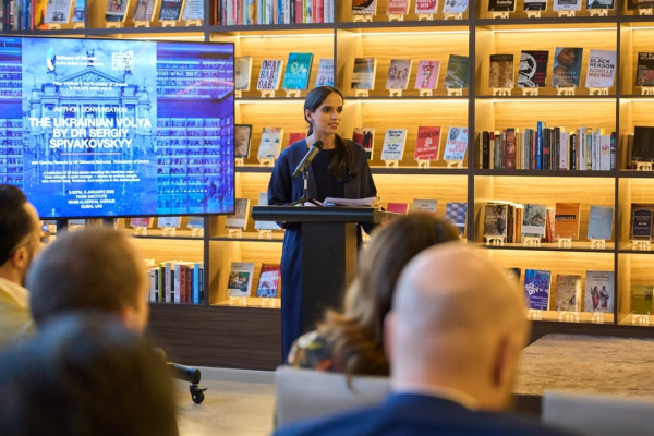 39 історій стійкості: в ОАЕ представили англомовне видання про героїзм звичайних українців