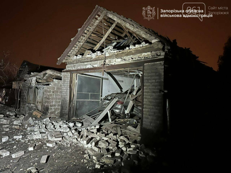 Наслідки атаки БпЛА по Запоріжжю: зруйнована стоянка, пошкоджені приватні будинки, щонайменше одна поранена людина