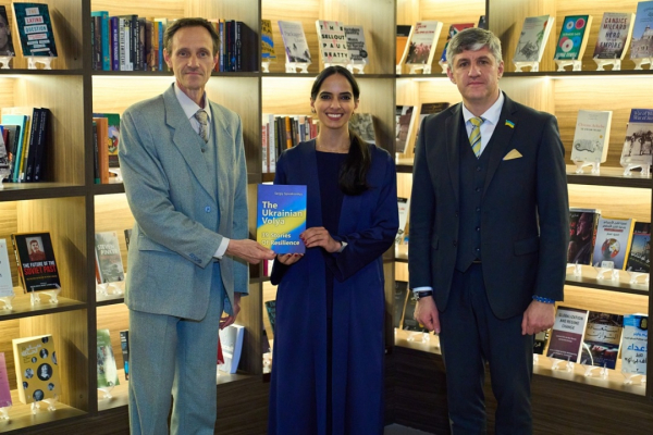 39 історій стійкості: в ОАЕ представили англомовне видання про героїзм звичайних українців