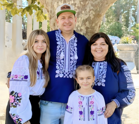 У Кремнієвій долині освятили унікальний іконостас, натхненний орнаментами української вишиванки