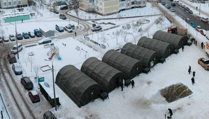 Надскладна ситуація в Києві: рятувальники розгорнули наметові пункти обігріву