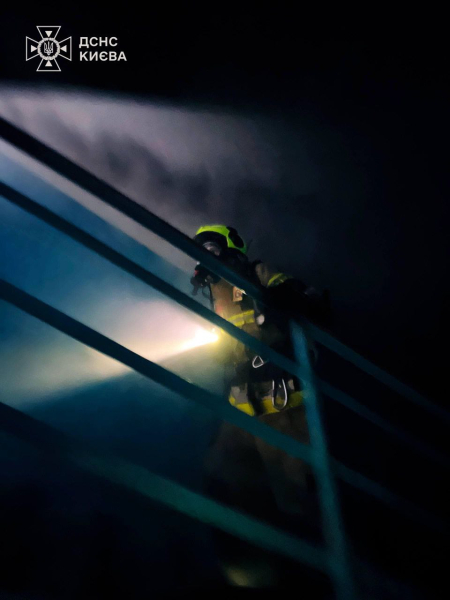 Масштабна пожежа у Києві: двоє людей загинули (фото)