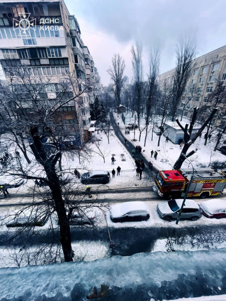 Масштабна пожежа у Києві: двоє людей загинули (фото)