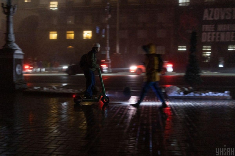 Графіки відключень електроенергії в суботу: коли не буде світла 10 січня