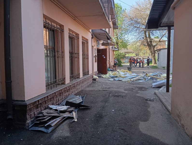 Ліквідація наслідків удару &laquo;шахедами&raquo; по&nbsp;центру Полтави: списки постраждалих, видача будівельних матеріалів, збір та&nbsp;вивезення сміття