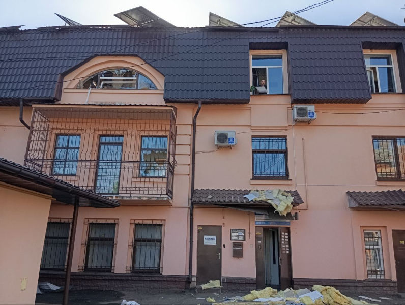 Ліквідація наслідків удару &laquo;шахедами&raquo; по&nbsp;центру Полтави: списки постраждалих, видача будівельних матеріалів, збір та&nbsp;вивезення сміття