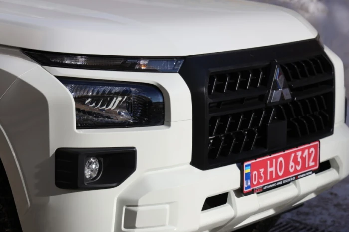 Луцька громада передала військовим на Запорізький напрямок позашляховик і зарядну станцію. ФОТО