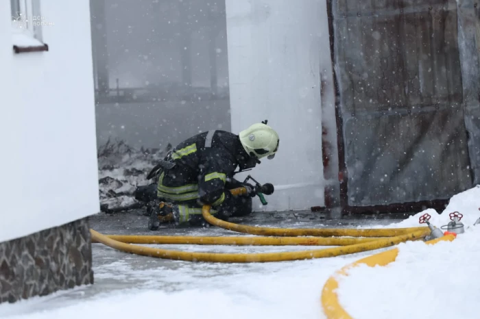 Луцькі рятувальники врятували житловий будинок від пожежі
