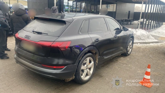 Майже мільйон гривень &ndash; на телефони й брендовий одяг: у Луцьку викрили блогерів, які привласнили гроші. ФОТО