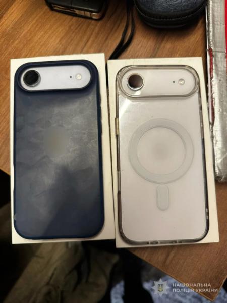 Майже мільйон гривень &ndash; на телефони й брендовий одяг: у Луцьку викрили блогерів, які привласнили гроші. ФОТО