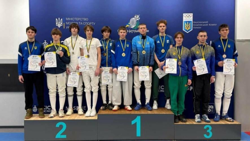 Миколаївські фехтувальники здобули чотири медалі на юніорському чемпіонаті України, - ФОТО