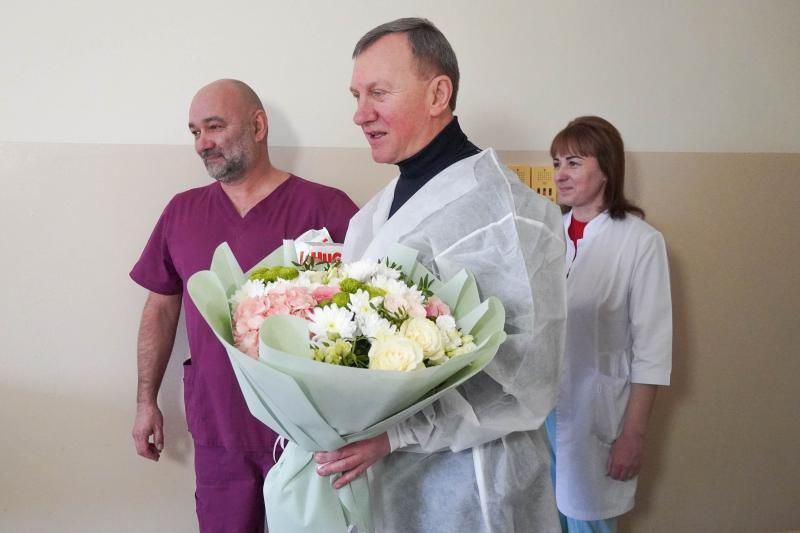 Міський голова Богдан Андріїв привітав батьків двійні, яка першою народилася 1 січня 2026 року в Ужгороді