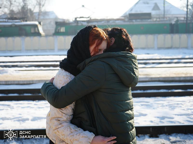 На Закарпаття прибули два евакуаційні потяги з Дніпропетровської області