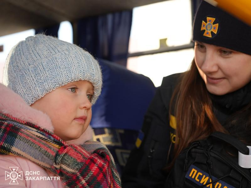 На Закарпаття прибули два евакуаційні потяги з Дніпропетровської області